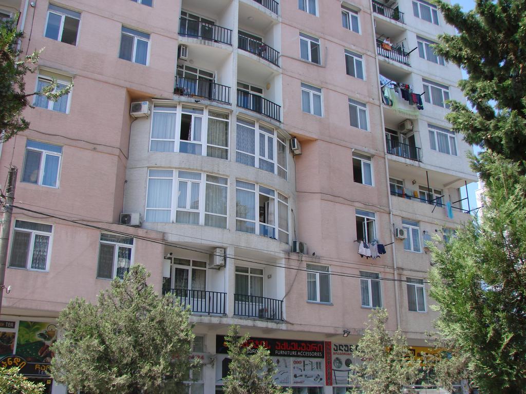 Gigi Apartments บาทูมิ ภายนอก รูปภาพ