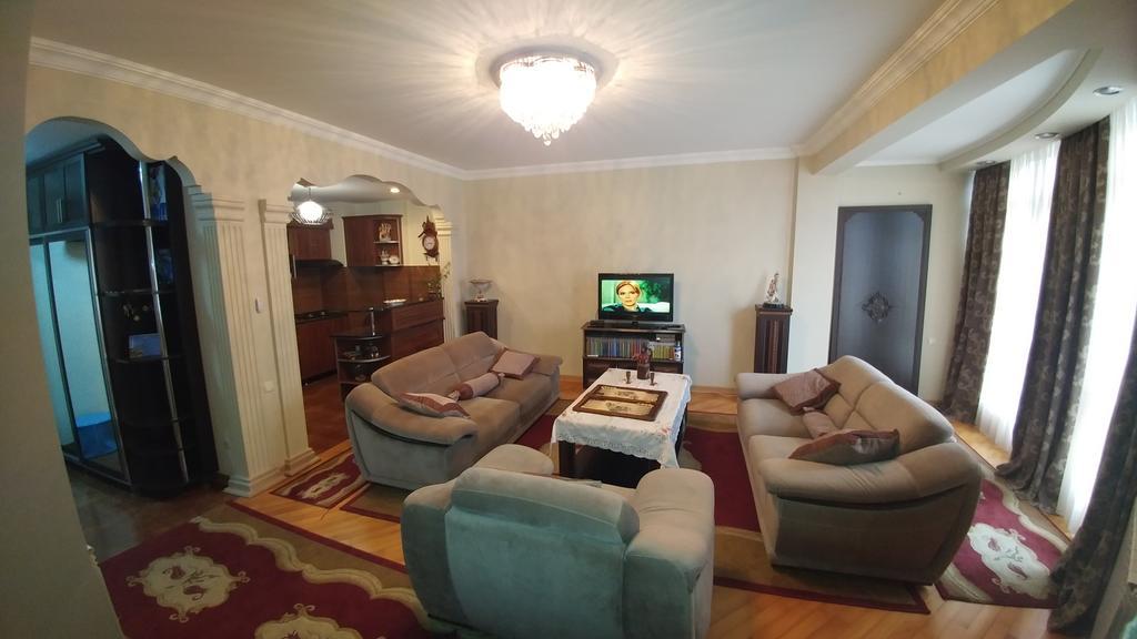 Gigi Apartments บาทูมิ ภายนอก รูปภาพ