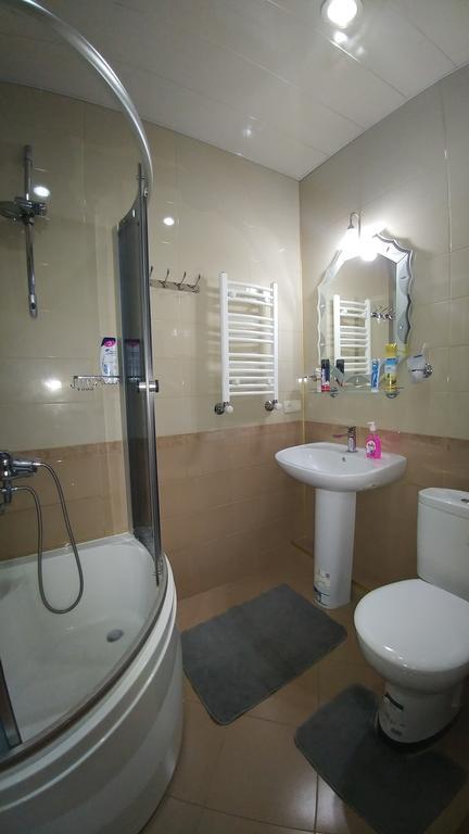 Gigi Apartments บาทูมิ ภายนอก รูปภาพ